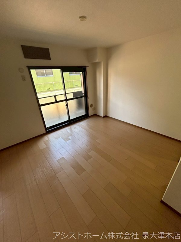 フローラル・ヴィラ条南 窓があり日差しの入るお部屋です