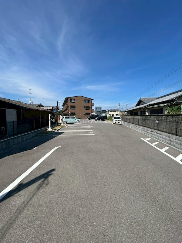 プラージュ sakigake 広めの駐車場