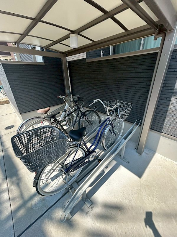 フジパレス東羽衣Ⅲ番館 屋根付き駐輪場