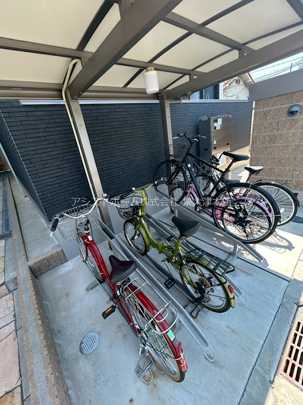 フジパレス高石Ⅰ番館 屋根付き駐輪場