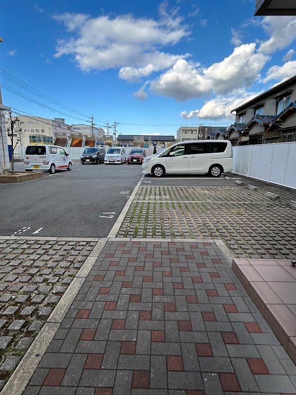 アルティエーレセラA棟 駐車場