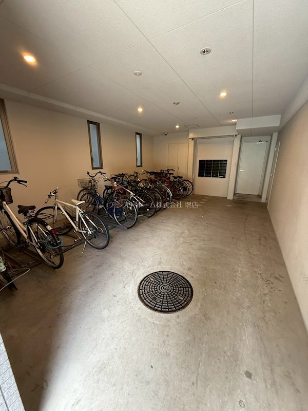 アトリエール堺新町  屋根付き駐輪場