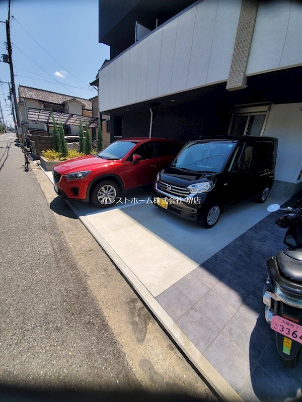 アダット【Adatto】 駐車場