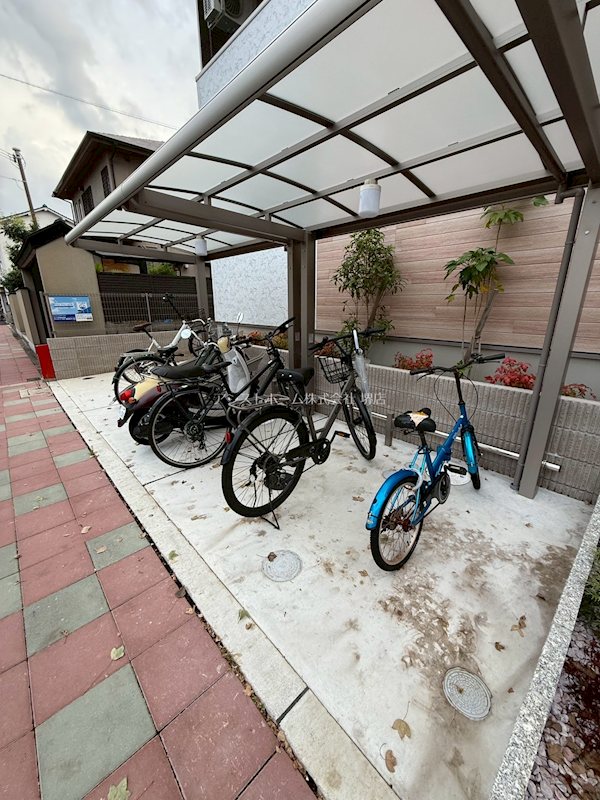 フジパレス御陵通り 屋根付き駐輪場