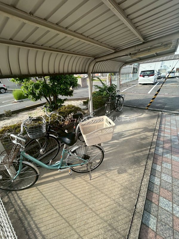 パークハウス2番館 屋根付き駐輪場