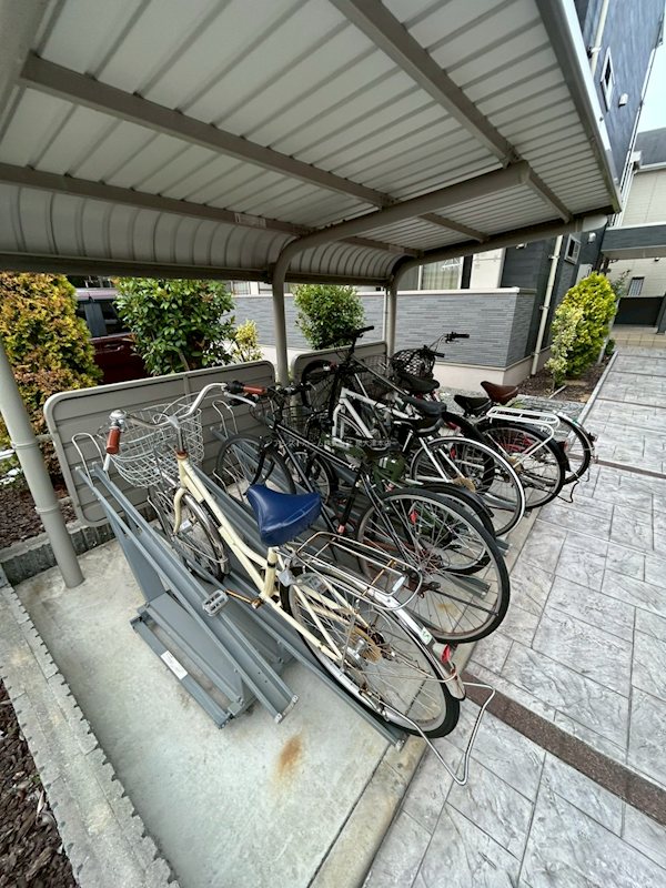 ラフェリシテ 屋根付き駐輪場