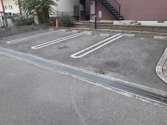 グレイスカルティエ 駐車場