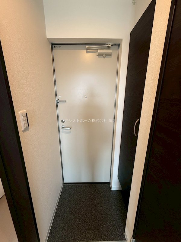 ジーメゾン石津町東アビテ 玄関
