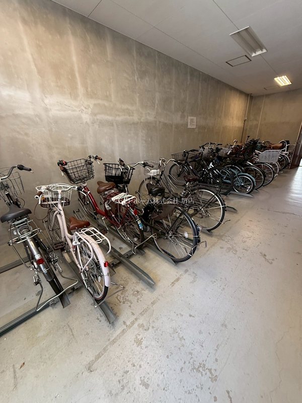 メゾンドール堺ザビエル公園 屋根付き駐輪場