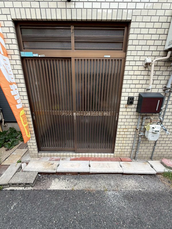 浜寺石津西貸家 エントランス