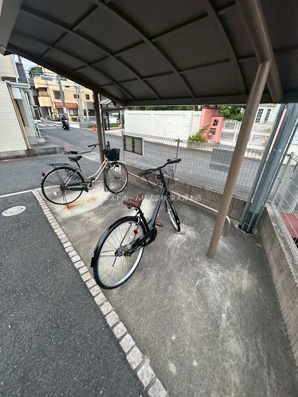 ラフィーナ 屋根付き駐輪場