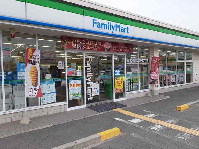 カーサ　プラシードⅠ ファミリーマート泉大津宮町店まで80m