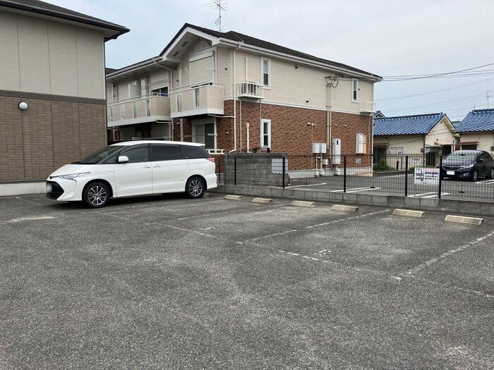 パレス向日葵 広めの駐車場