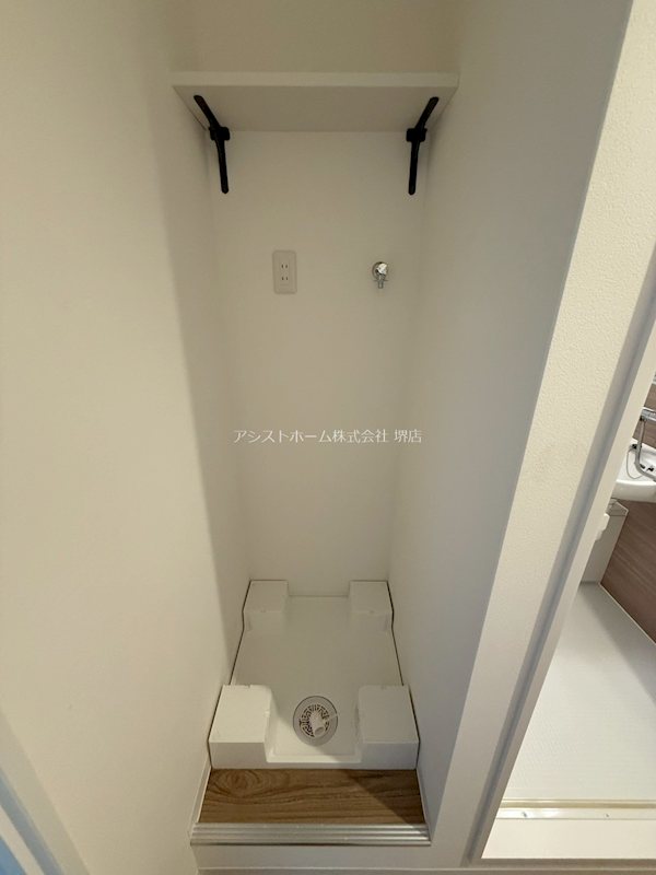 ゴールドクレスト   室内洗濯機置き場