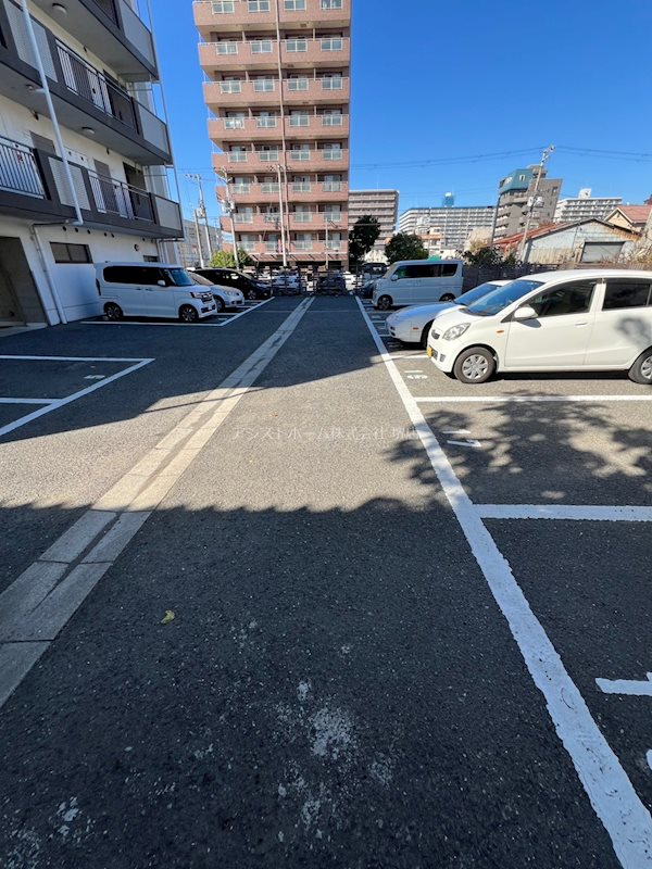 シュプレーム堺 駐車場