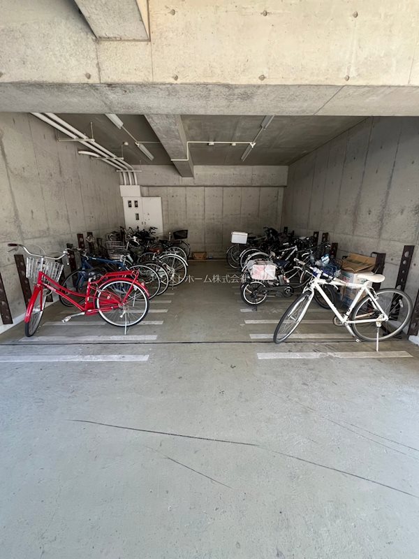 シュプレーム堺 屋根付き駐輪場