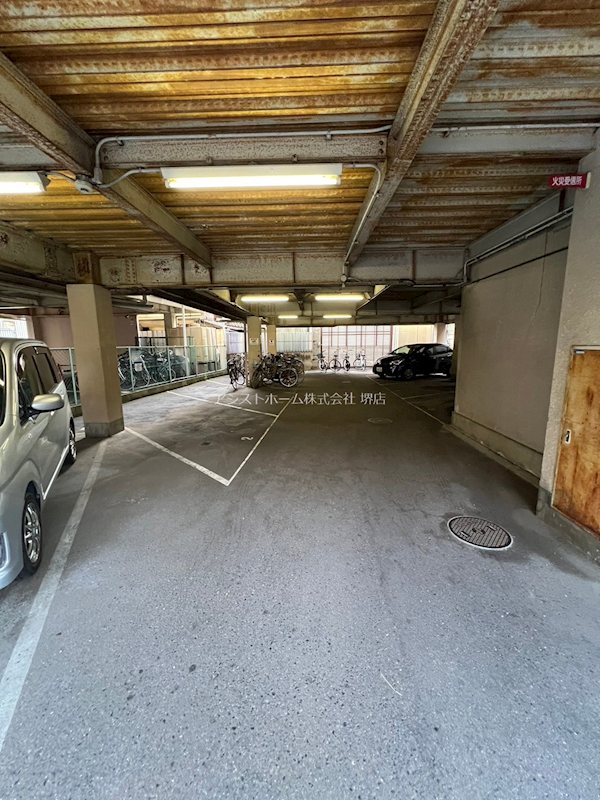 グルパ北庄  屋根付き駐車場
