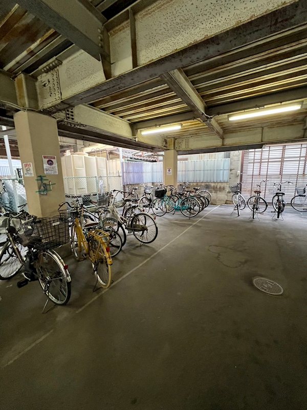 グルパ北庄  屋根付き駐輪場