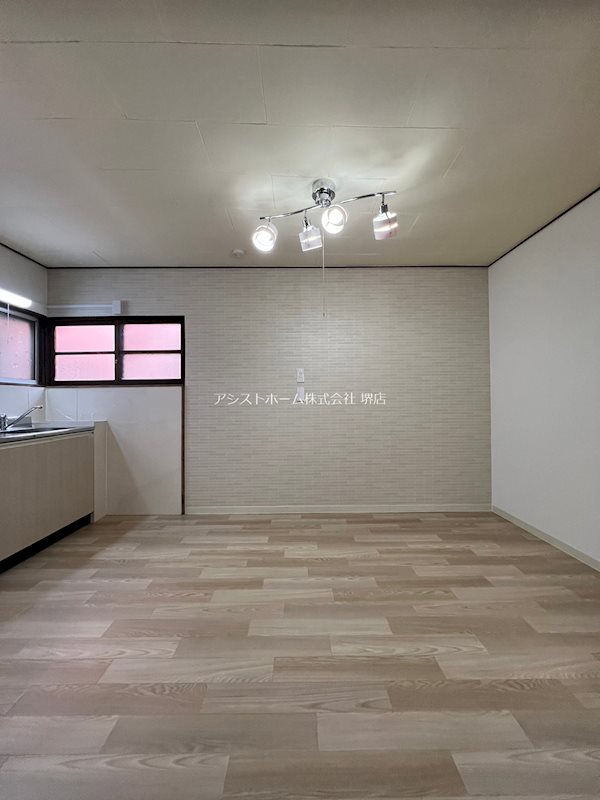 堺区南庄町1-2-8平屋戸建て リビング