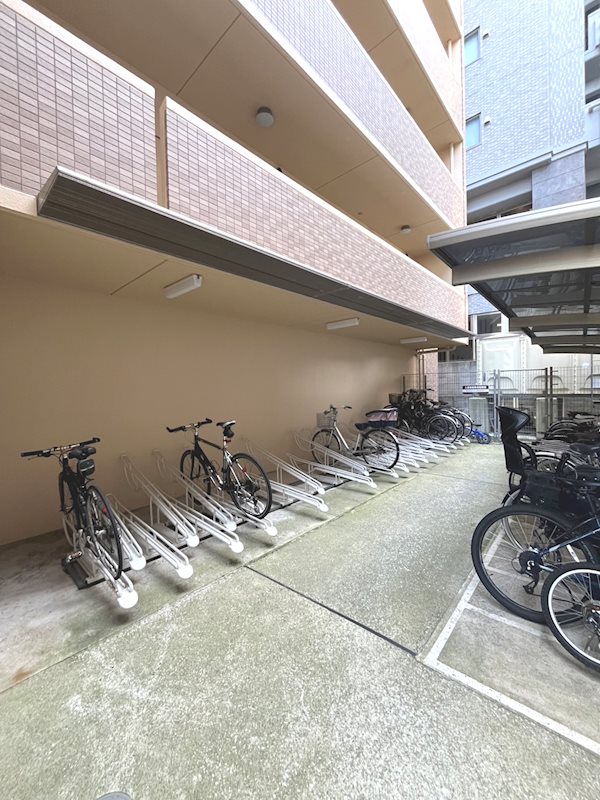 アムール・M 屋根つきの駐輪場!!