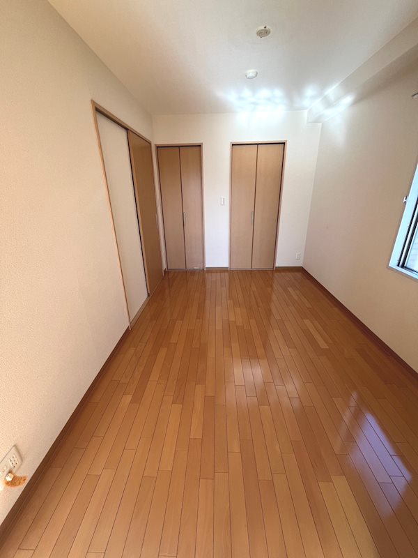 アムール・M 大きなウォークインクローゼット！収納力抜群のベッドルーム☆