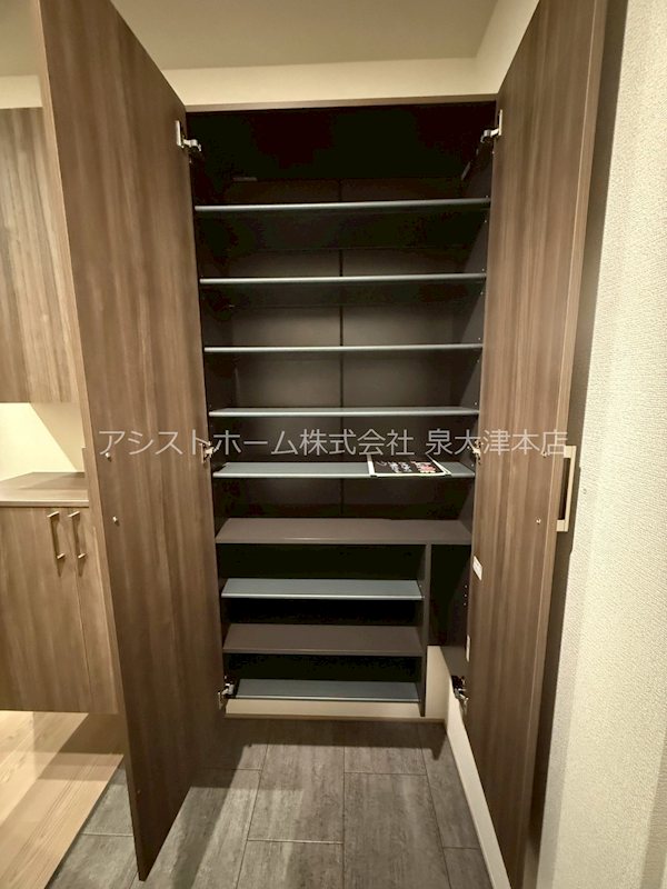 East Hills 収納豊富なシューズボックスです☆