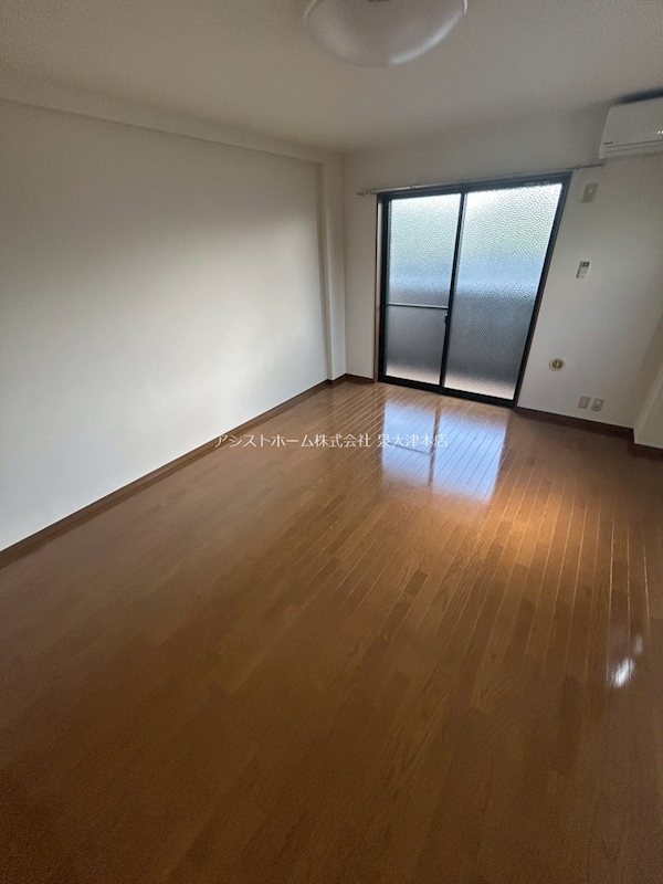 アンプルールフェールフォルス 窓があり日差しの入るお部屋です
