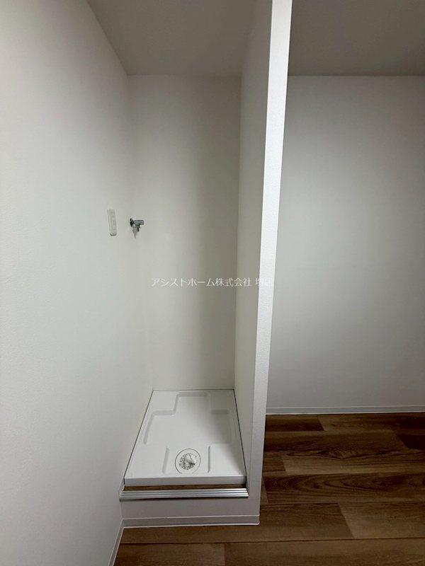 ゴールドクレスト   室内洗濯機置き場