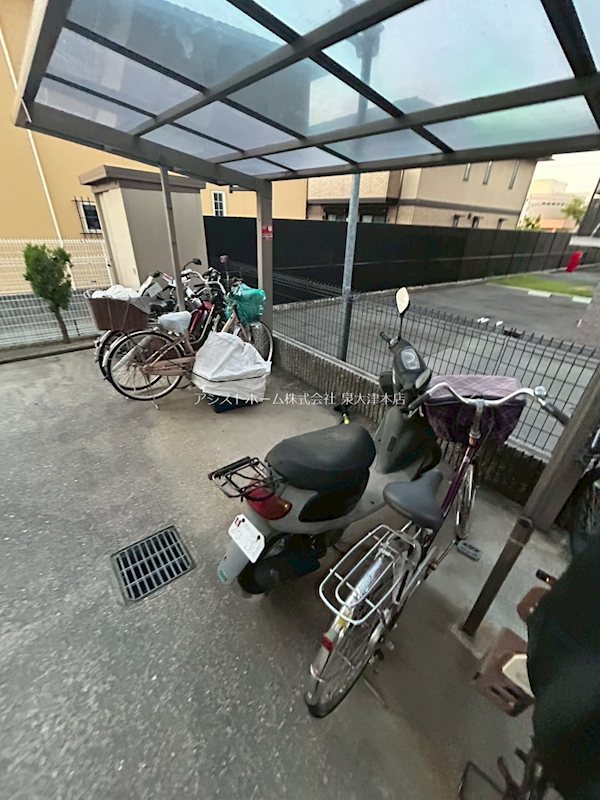 ヴァンベールしののめ 屋根付き駐輪場