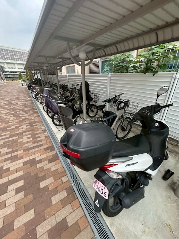 アフタヌーンベル 屋根付き駐輪場