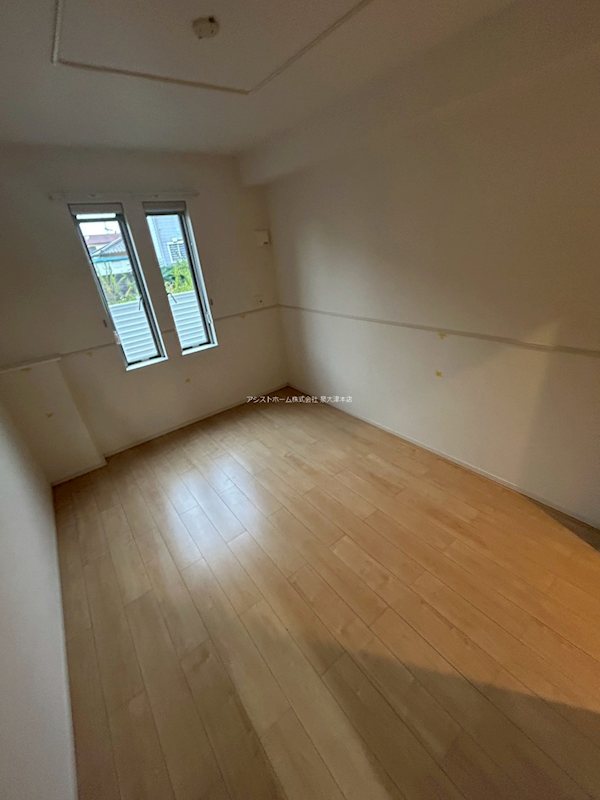 アフタヌーンベル 窓があり日差しの入るお部屋です