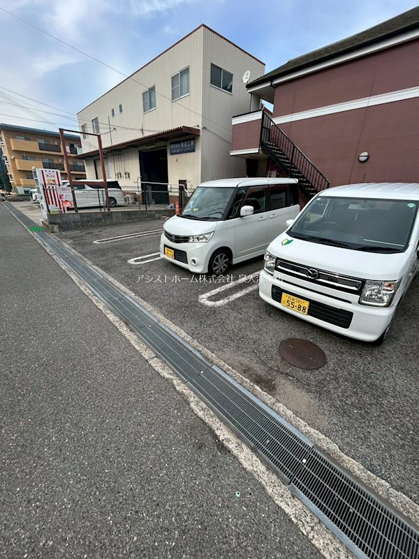 グレイスカルティエ 駐車場