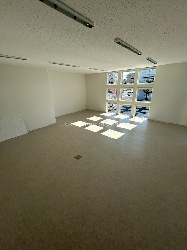 Ones-Office岸和田 窓があり日差しの入るお部屋です