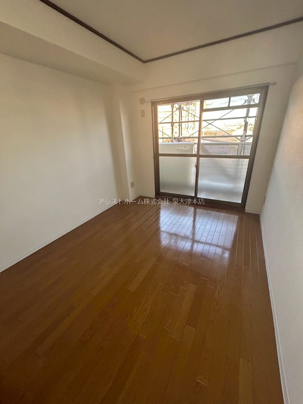 ウォーク羽衣 窓があり日差しの入るお部屋です