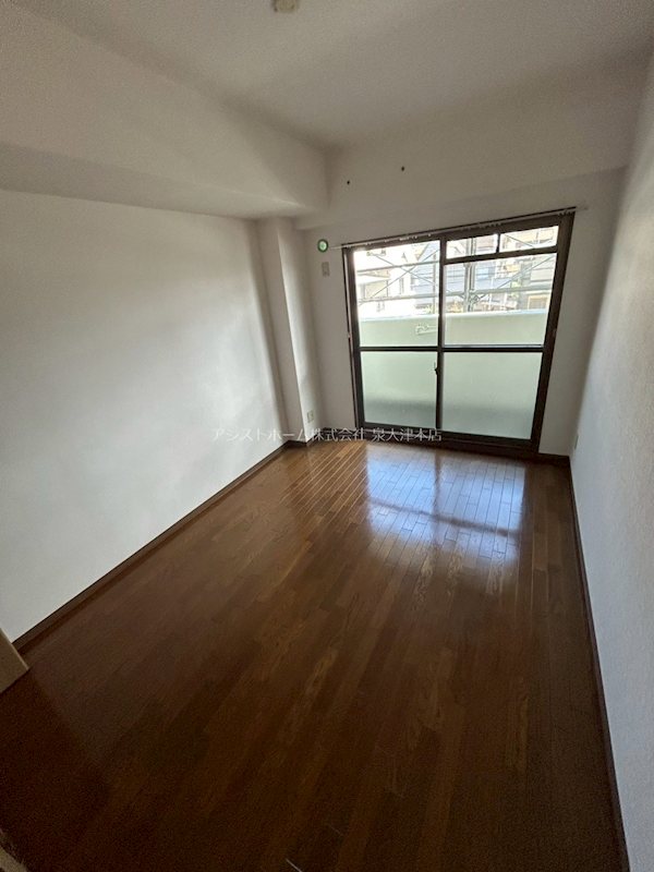 ウォーク羽衣 窓があり日差しの入るお部屋です