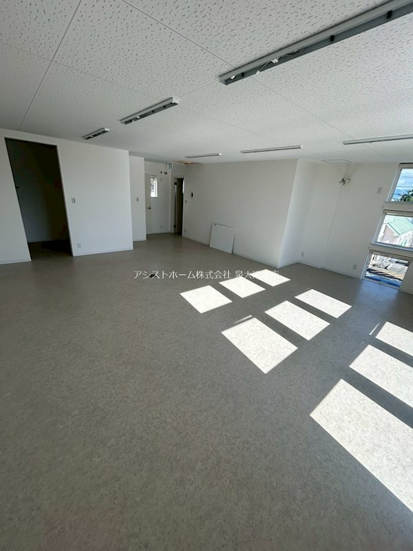 Ones-Office岸和田 窓があり日差しの入るお部屋です