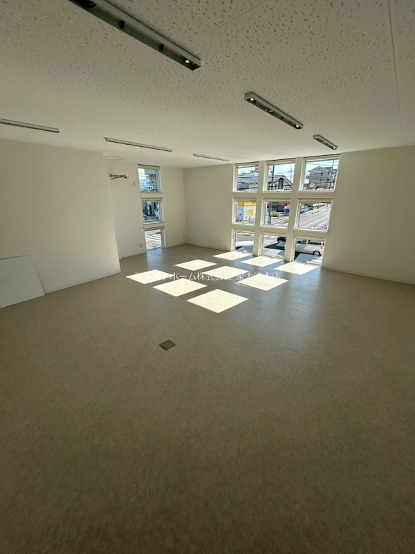 Ones-Office岸和田 窓があり日差しの入るお部屋です