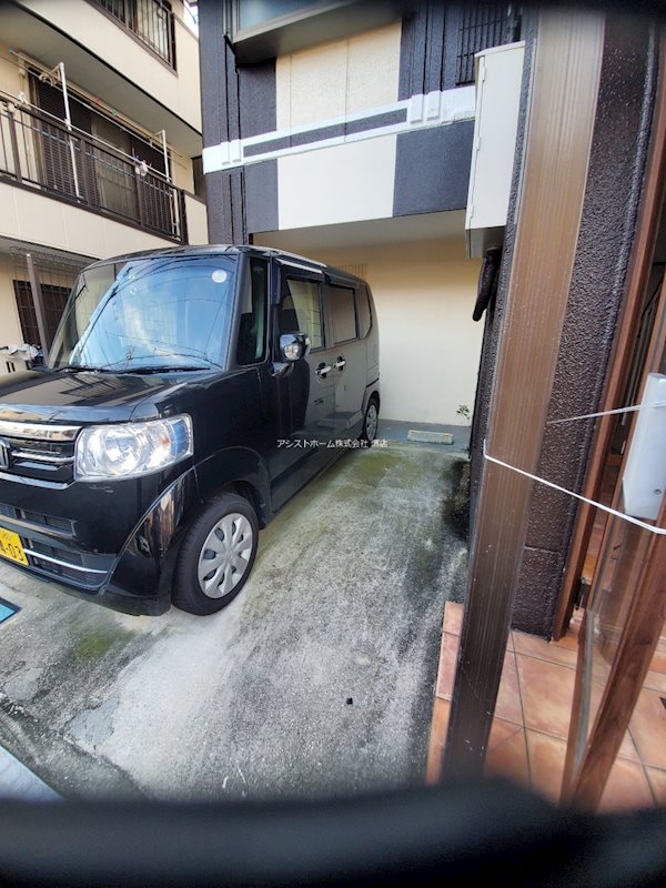 シャルマンミナト 駐車場