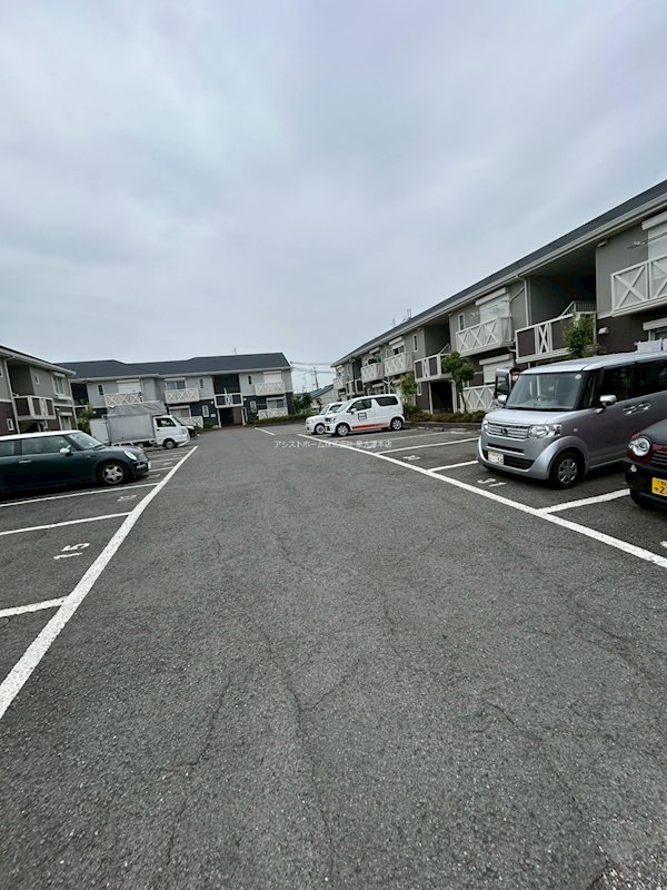 サンプライムシティ 広々とした駐車場