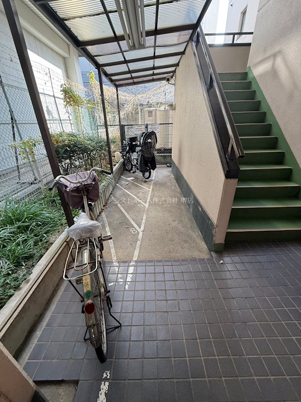 レジデンス時計台 屋根付き駐輪場