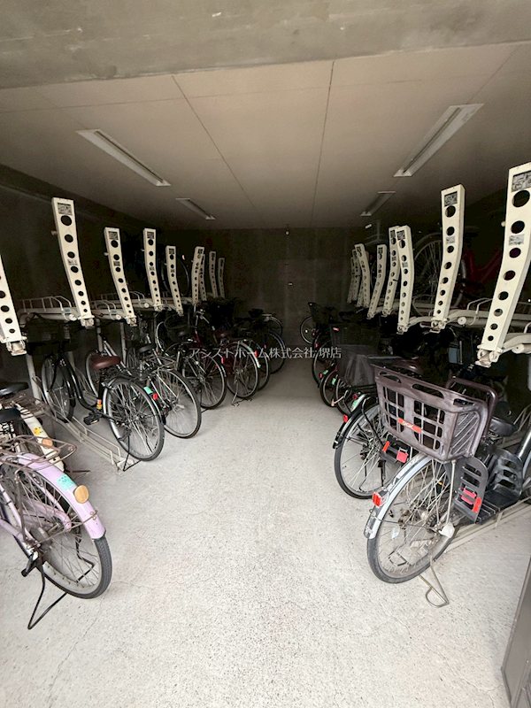 サザンコート石津 屋根付き駐輪場