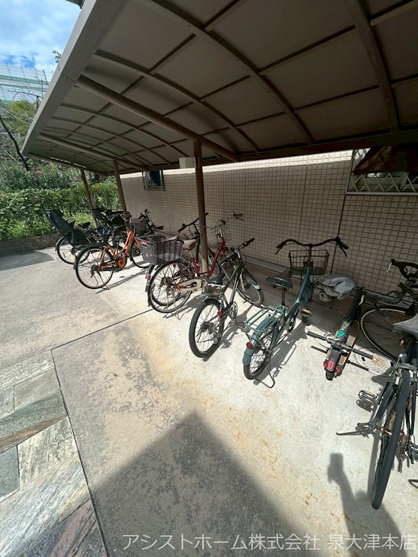 松籟軒　A棟 屋根付き駐輪場