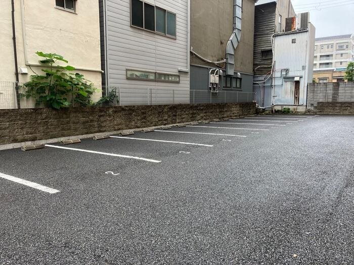 アムール・M 駐車場