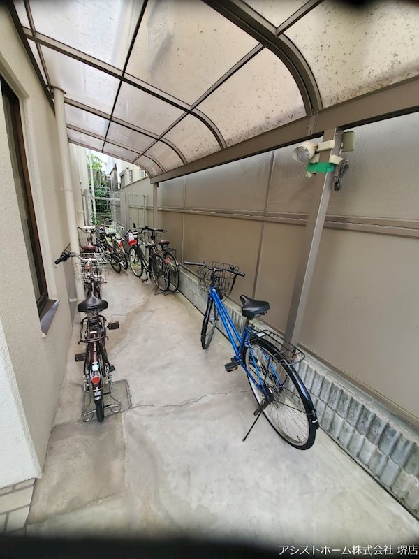 ドリームハイツ 屋根付き駐輪場