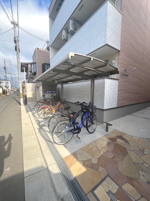 フジパレス高石駅西Ⅱ番館 屋根付の駐輪場♪