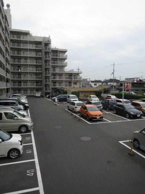 エクセラート北助松 駐車場