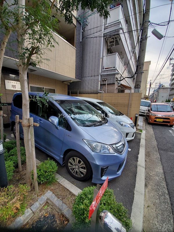 ロイヤルガーデン堺 駐車場