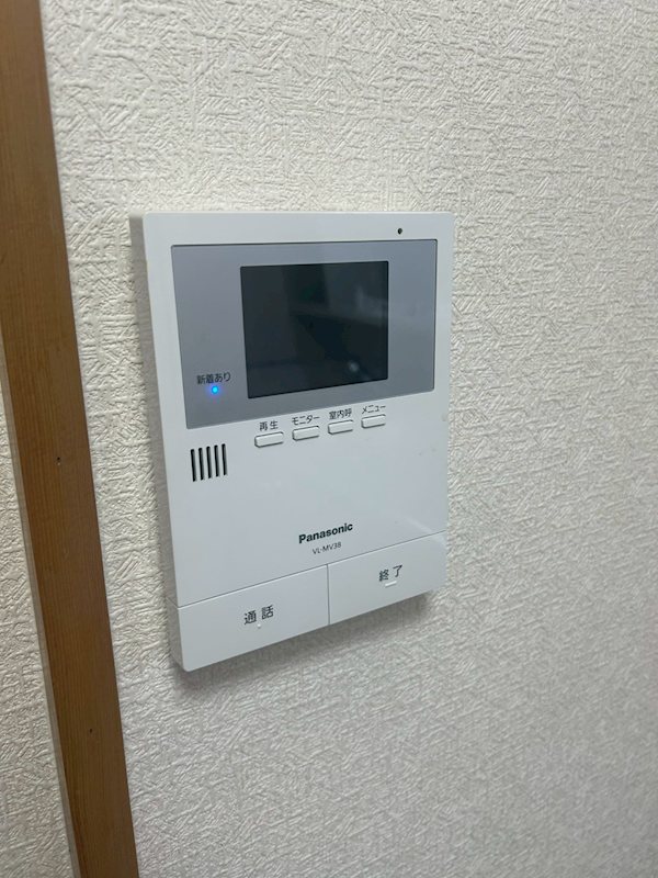 クリーンハイツ助松 来訪者をカメラで確認できるので女性の方にも安心