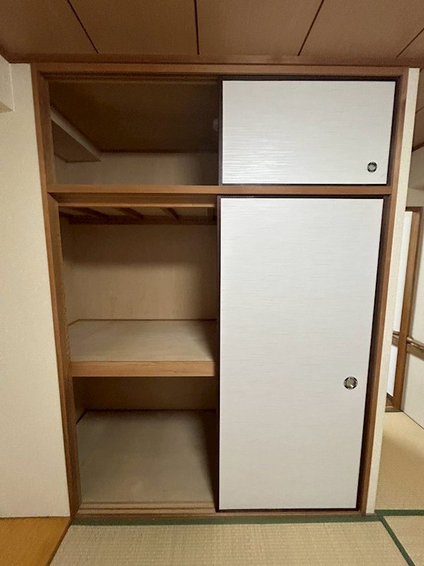 クリーンハイツ助松 押し入れ