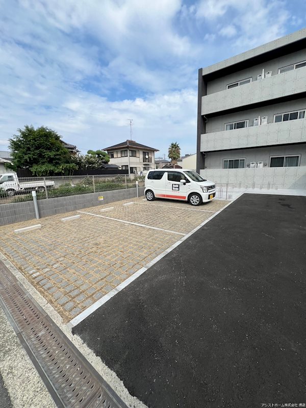 ジーイーシス 駐車場
